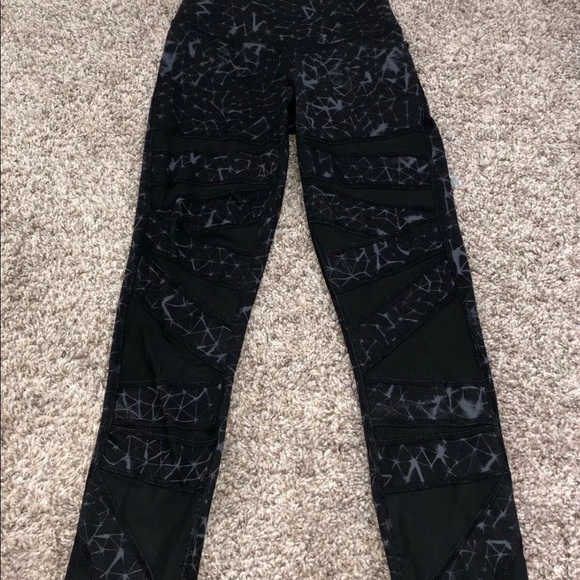 Lululemon High times tech mesh leggings size 2 - Picture 2 of 5
